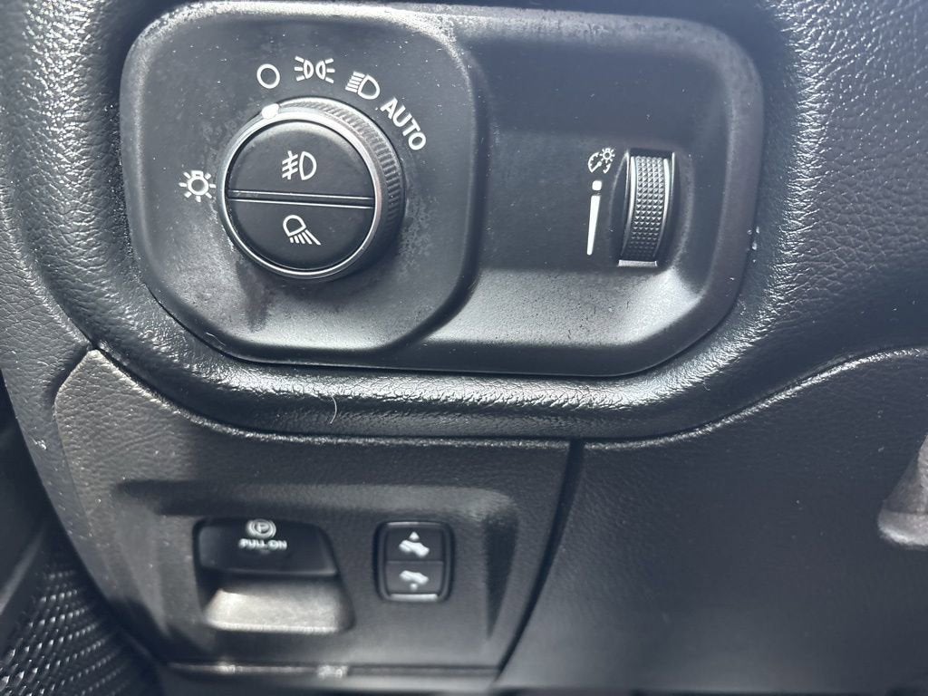 2021 RAM 1500 Big Horn Crew Cab 4x4 6'4" Box