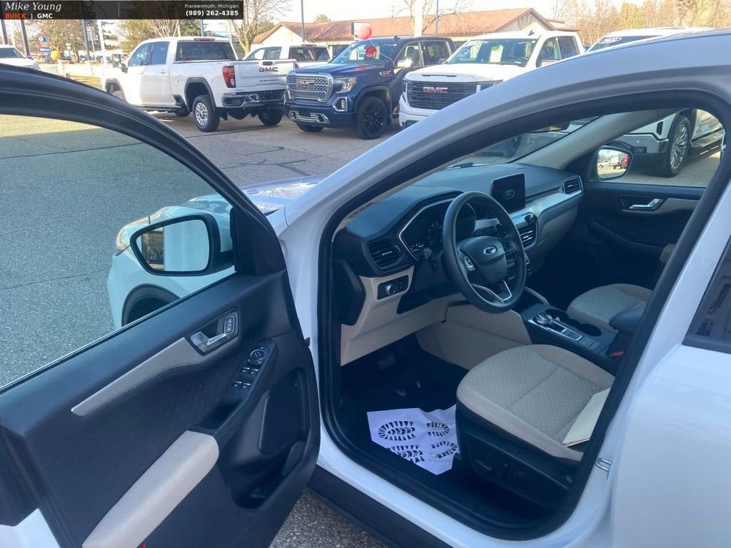 2020 Ford Escape SE