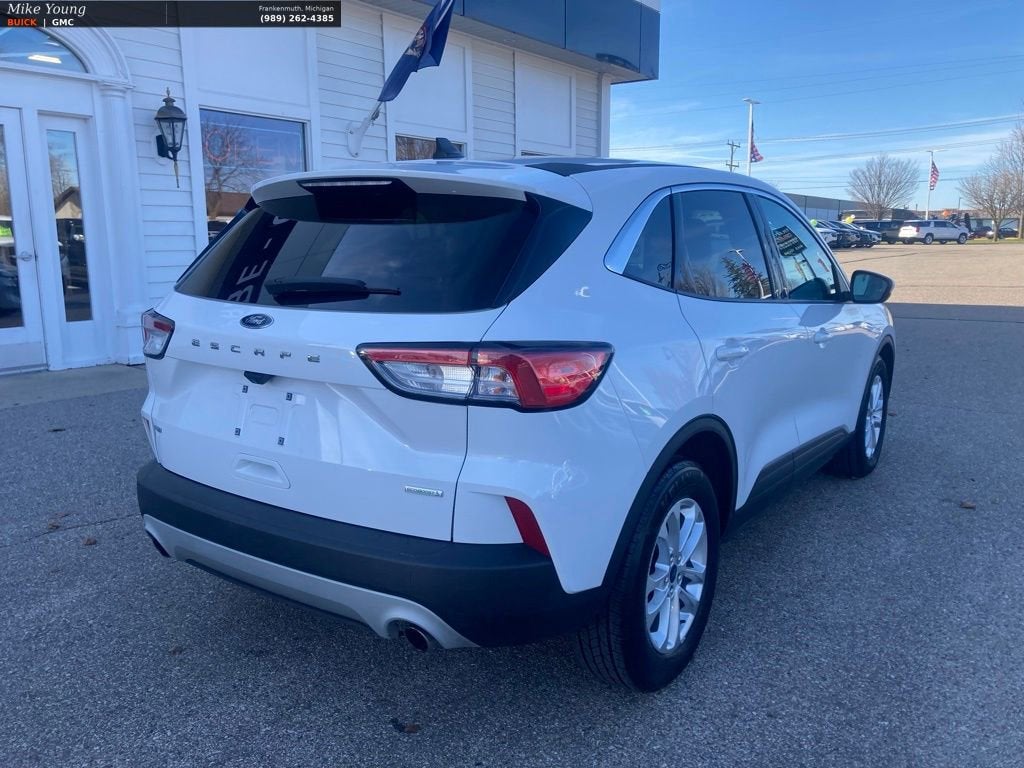2020 Ford Escape SE