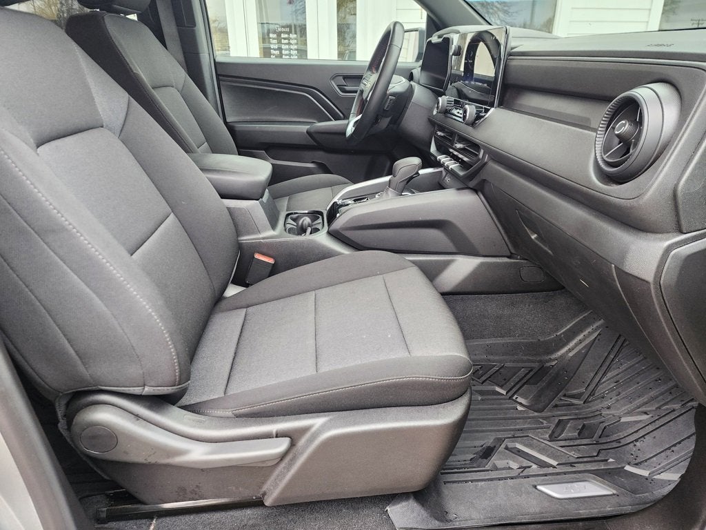 2025 Chevrolet Colorado WT/LT