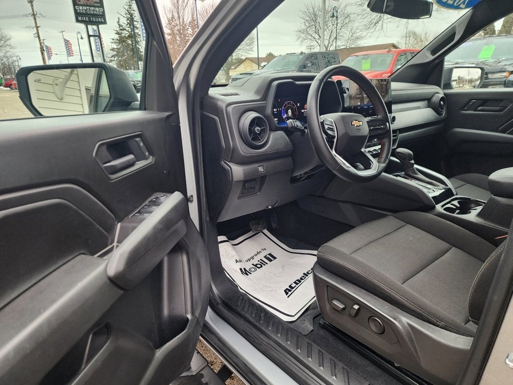 2025 Chevrolet Colorado WT/LT