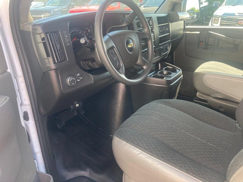 2025 Chevrolet Express Cargo WT
