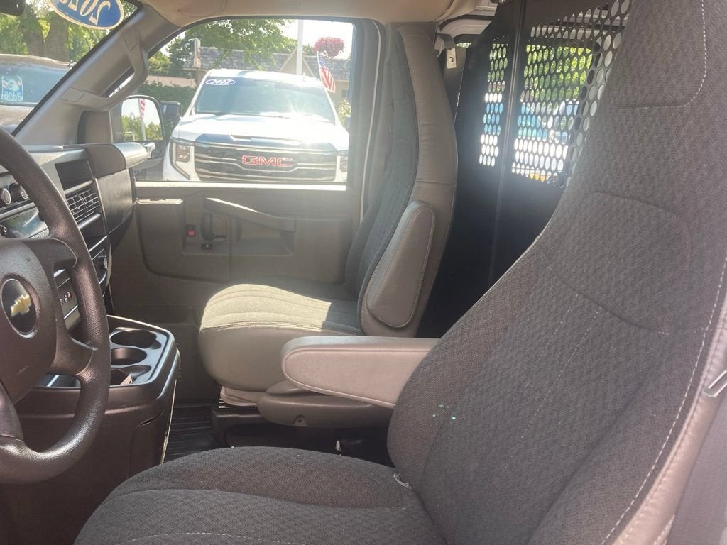 2025 Chevrolet Express Cargo WT