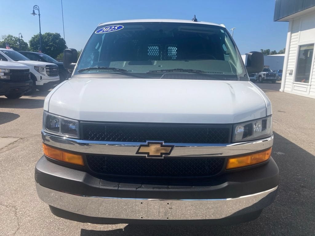 2025 Chevrolet Express Cargo WT