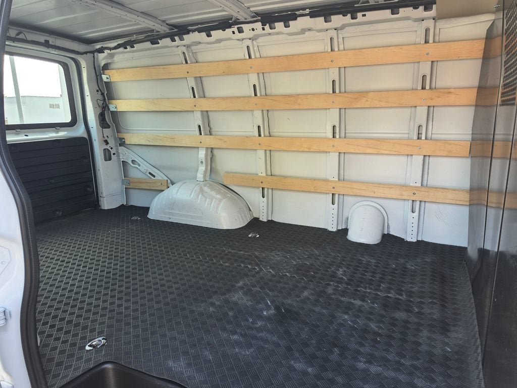 2025 Chevrolet Express Cargo WT