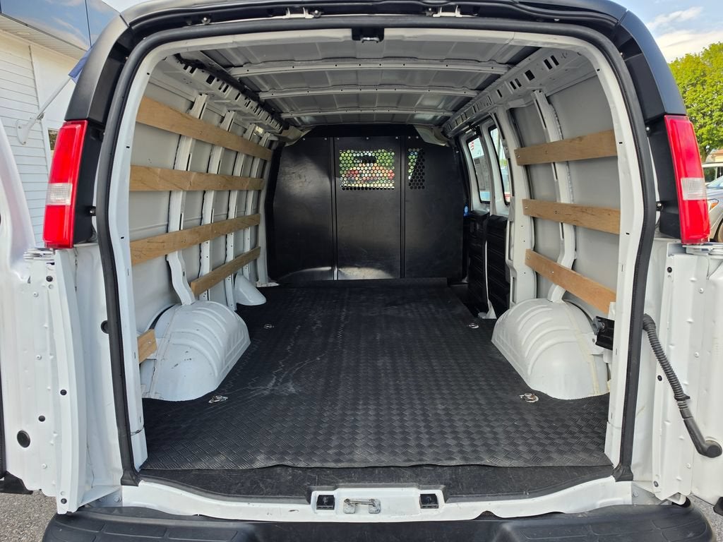 2025 Chevrolet Express Cargo WT