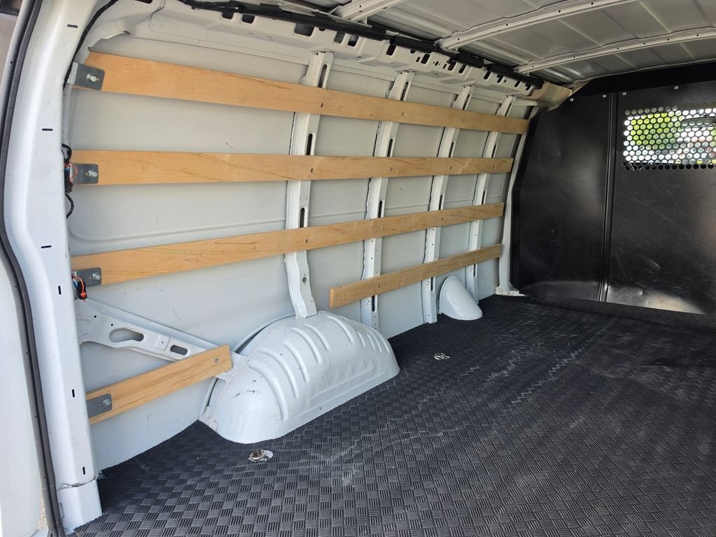 2025 Chevrolet Express Cargo WT