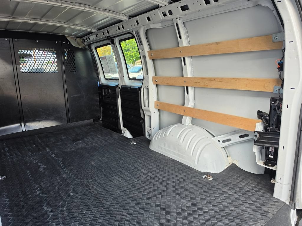 2025 Chevrolet Express Cargo WT