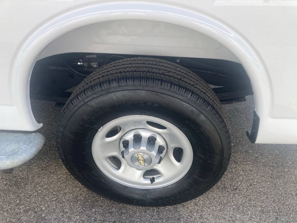 2025 Chevrolet Express Cargo WT