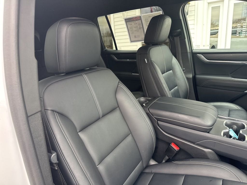 2024 GMC Acadia Elevation