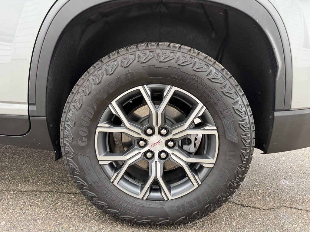 2024 GMC Acadia AT4