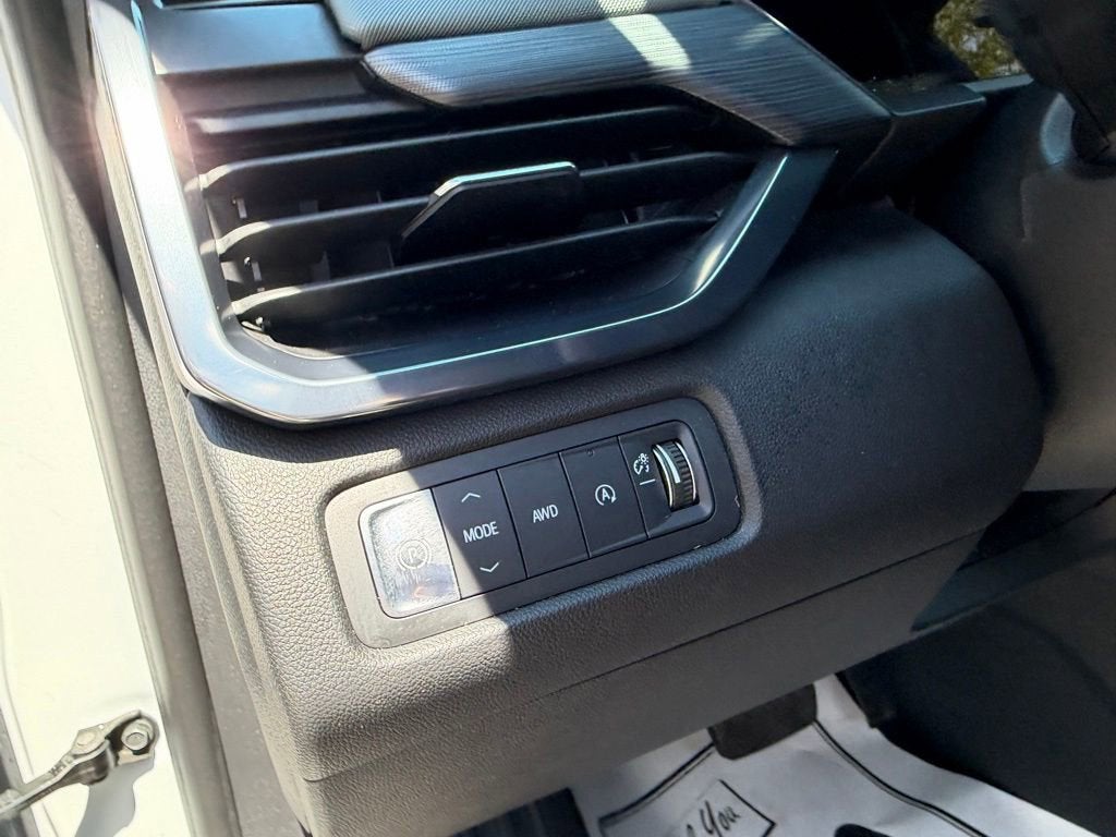 2024 GMC Acadia AT4