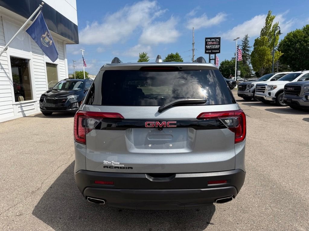 2023 GMC Acadia SLT