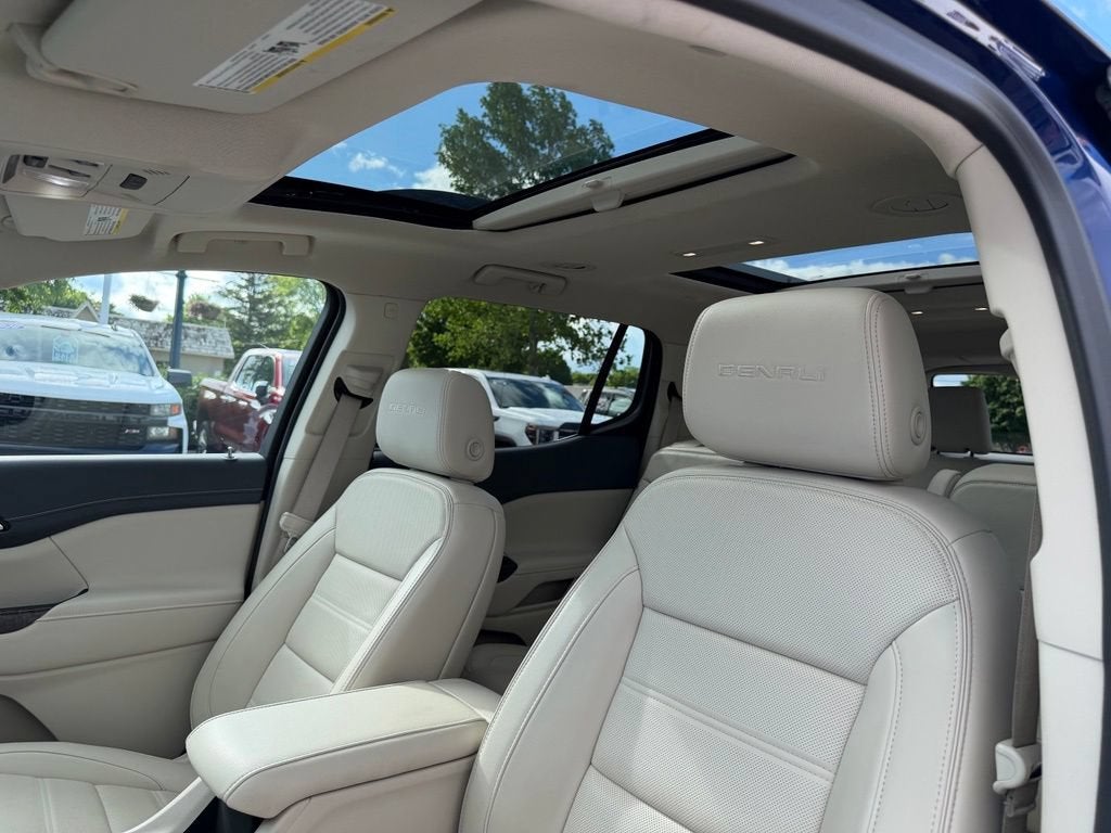 2023 GMC Acadia Denali