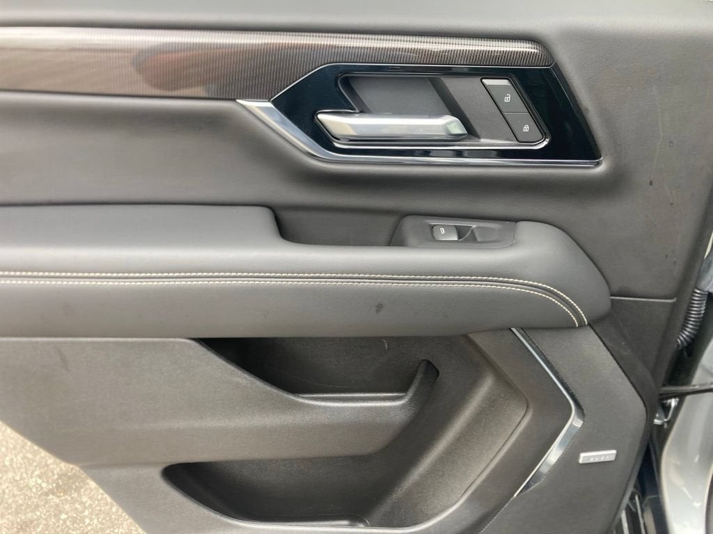 2025 GMC Yukon Elevation