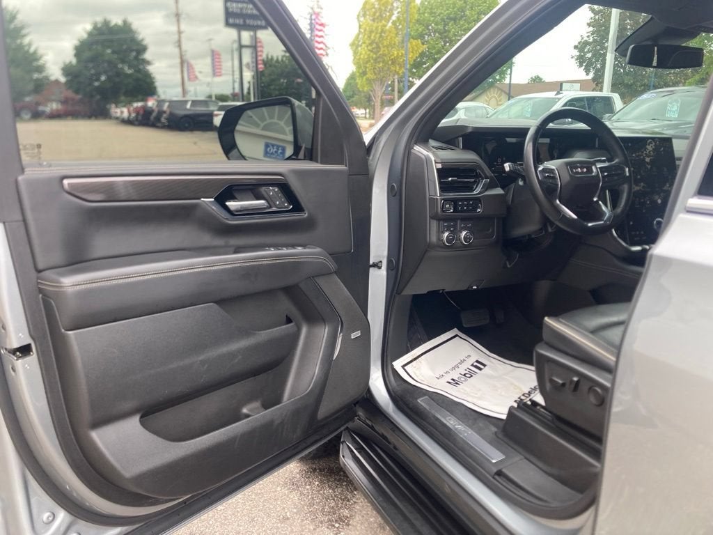 2025 GMC Yukon Elevation