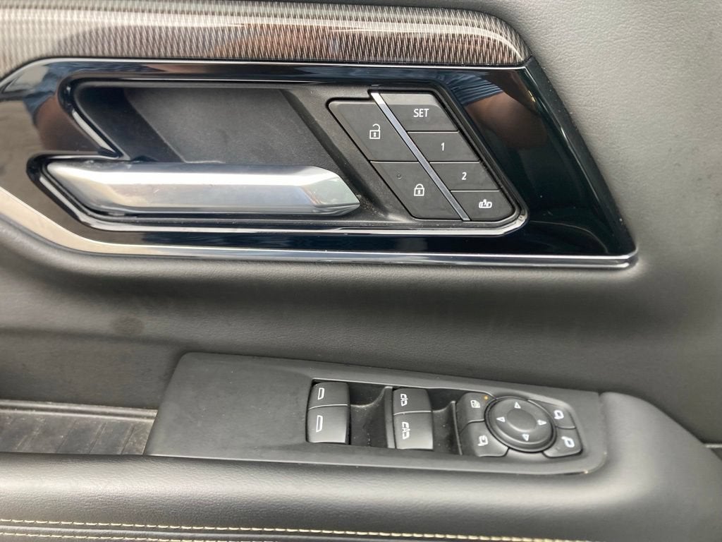 2025 GMC Yukon Elevation
