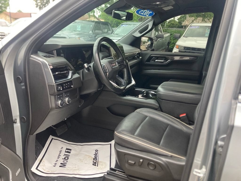 2025 GMC Yukon Elevation