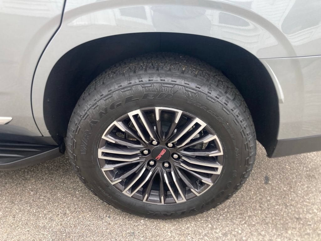 2025 GMC Yukon Elevation