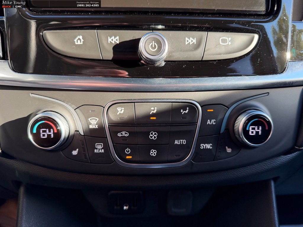 2023 Chevrolet Traverse LT Leather