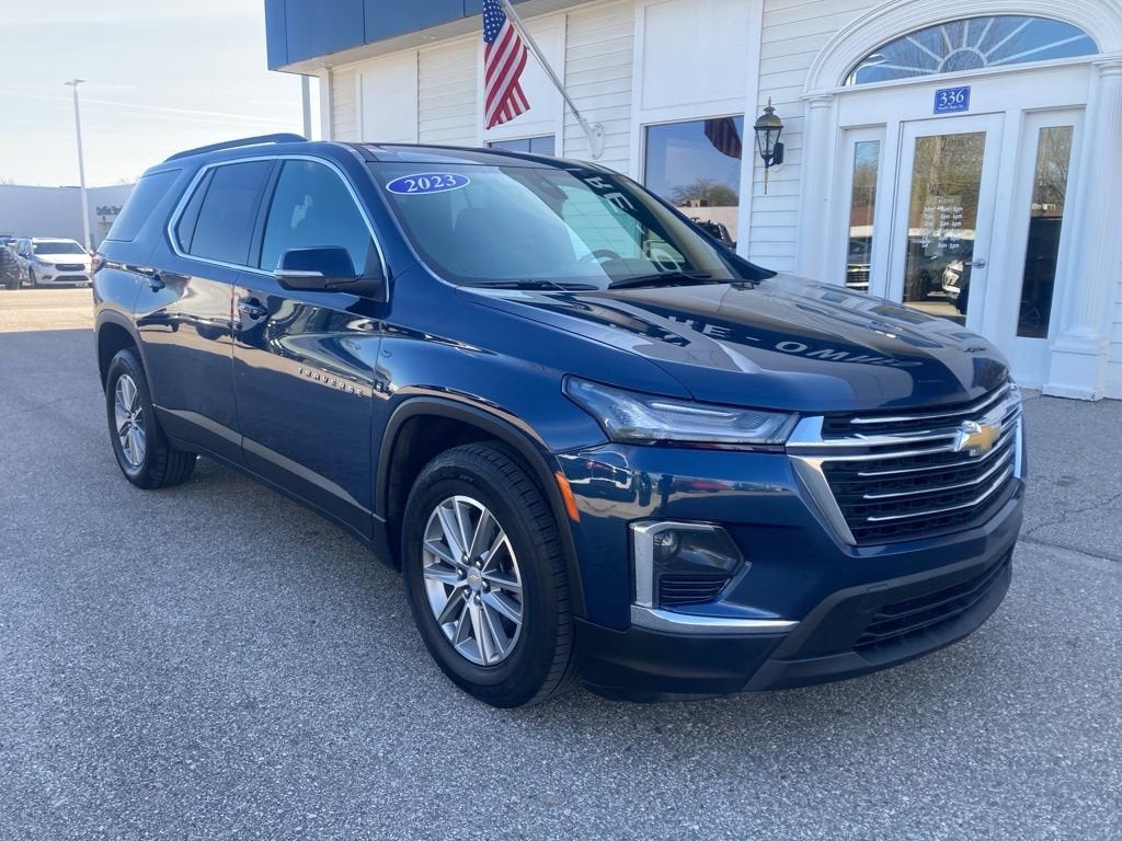 2023 Chevrolet Traverse LT Cloth