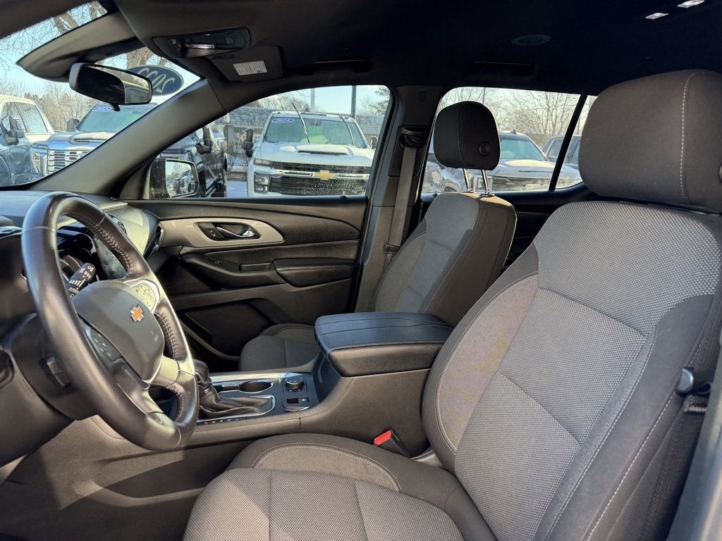2022 Chevrolet Traverse LT Cloth