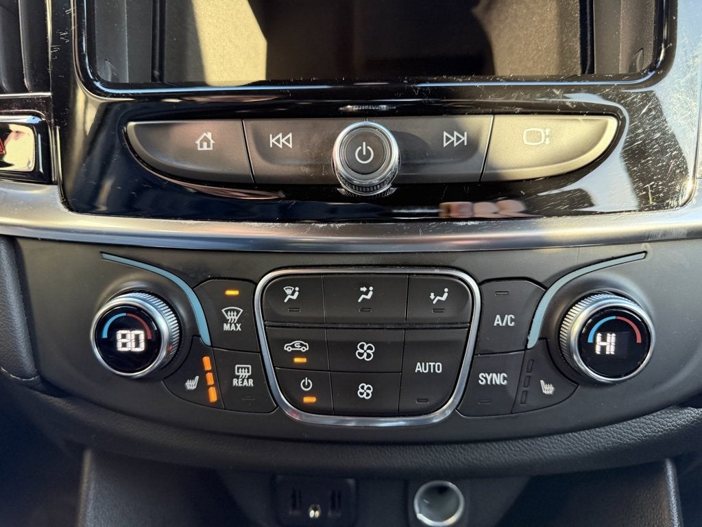 2022 Chevrolet Traverse LT Cloth