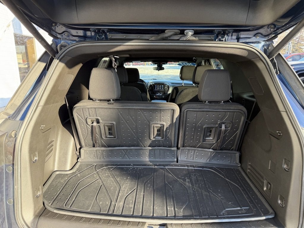 2022 Chevrolet Traverse LT Cloth