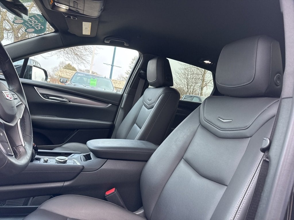 2025 Cadillac XT5 Luxury