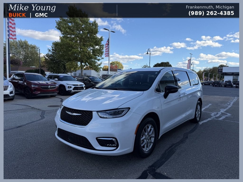 2025 Chrysler Pacifica Select