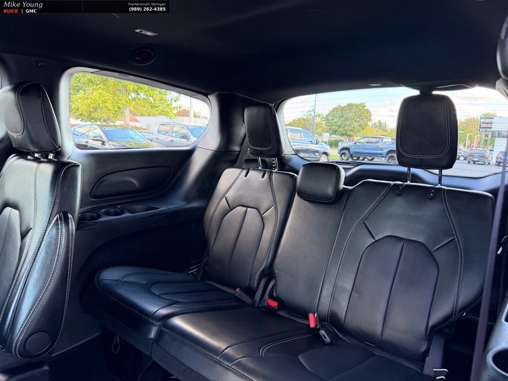2025 Chrysler Pacifica Select