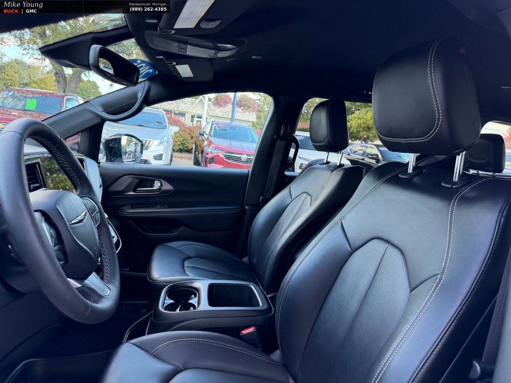 2025 Chrysler Pacifica Select