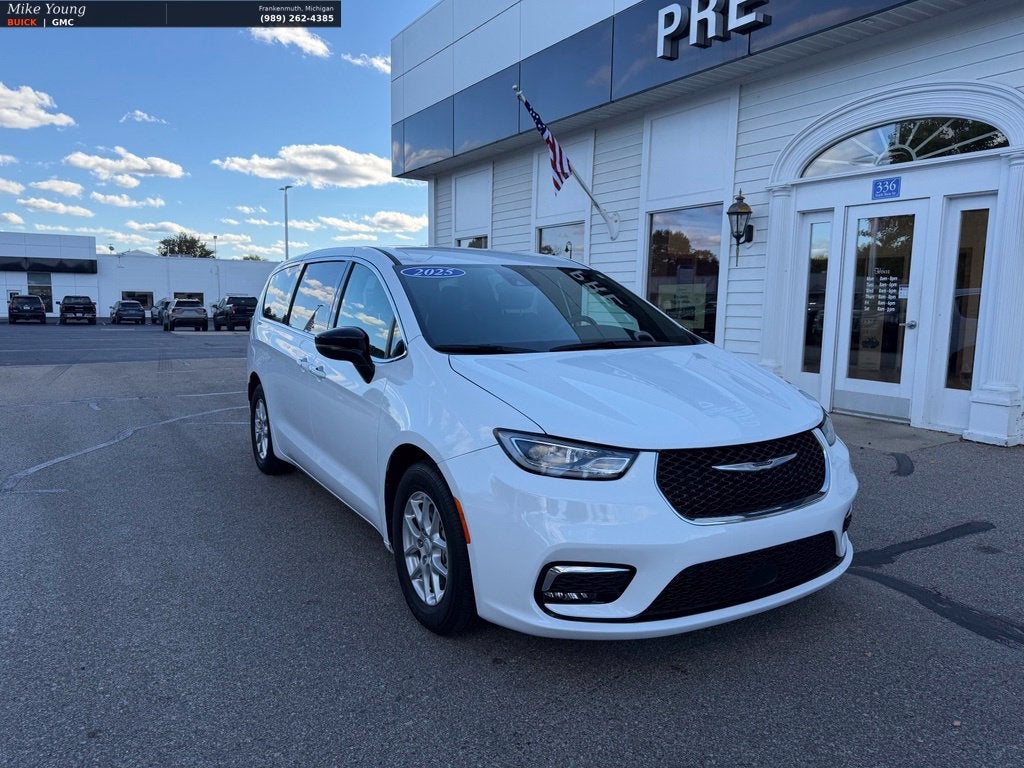 2025 Chrysler Pacifica Select
