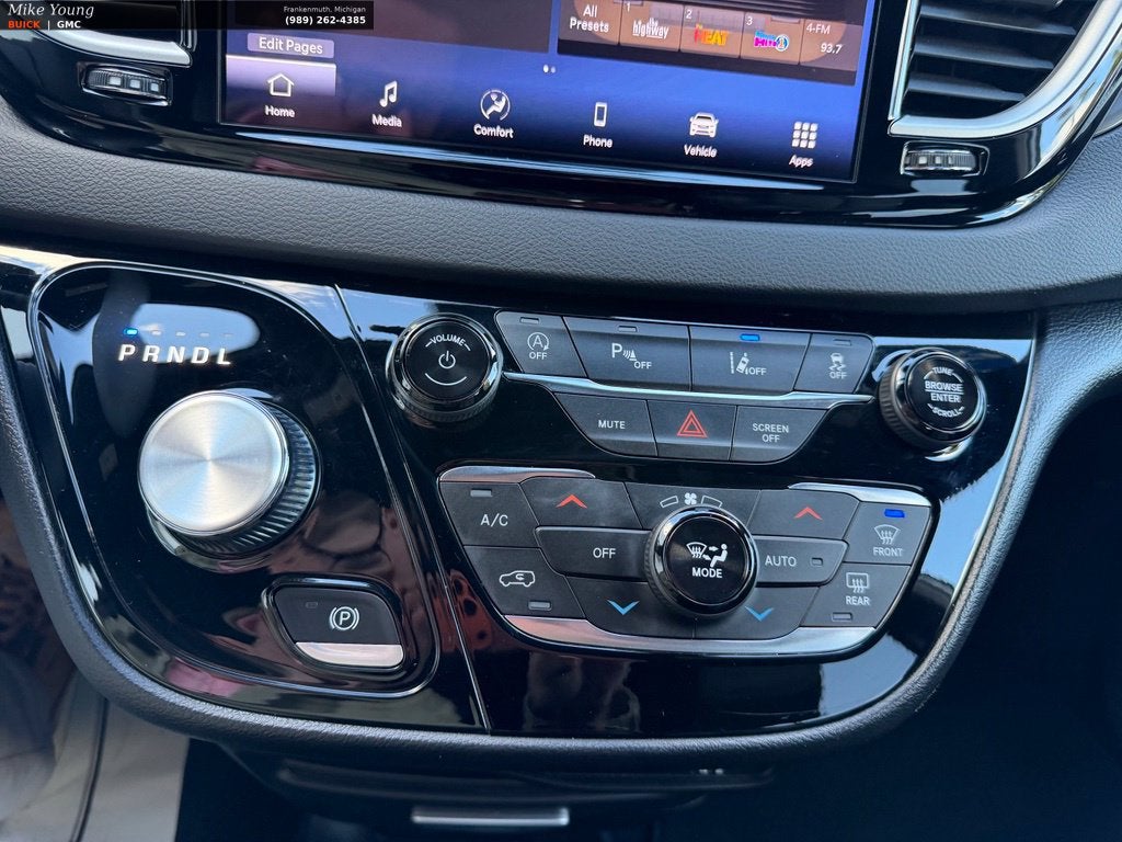 2025 Chrysler Pacifica Select