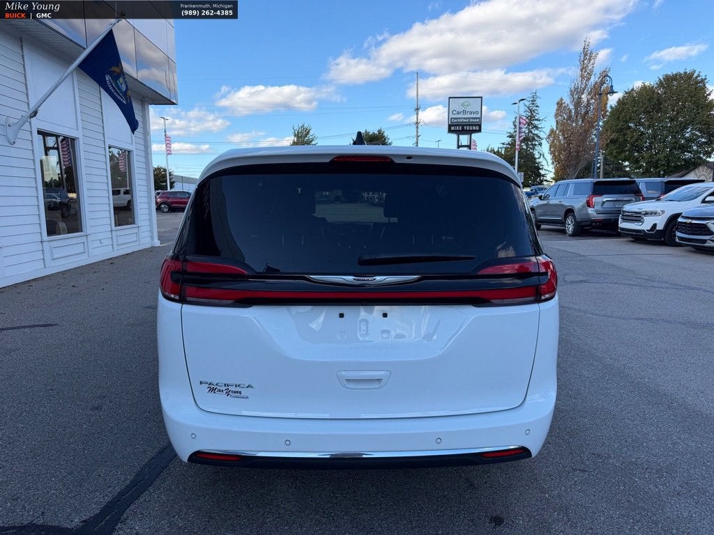 2025 Chrysler Pacifica Select