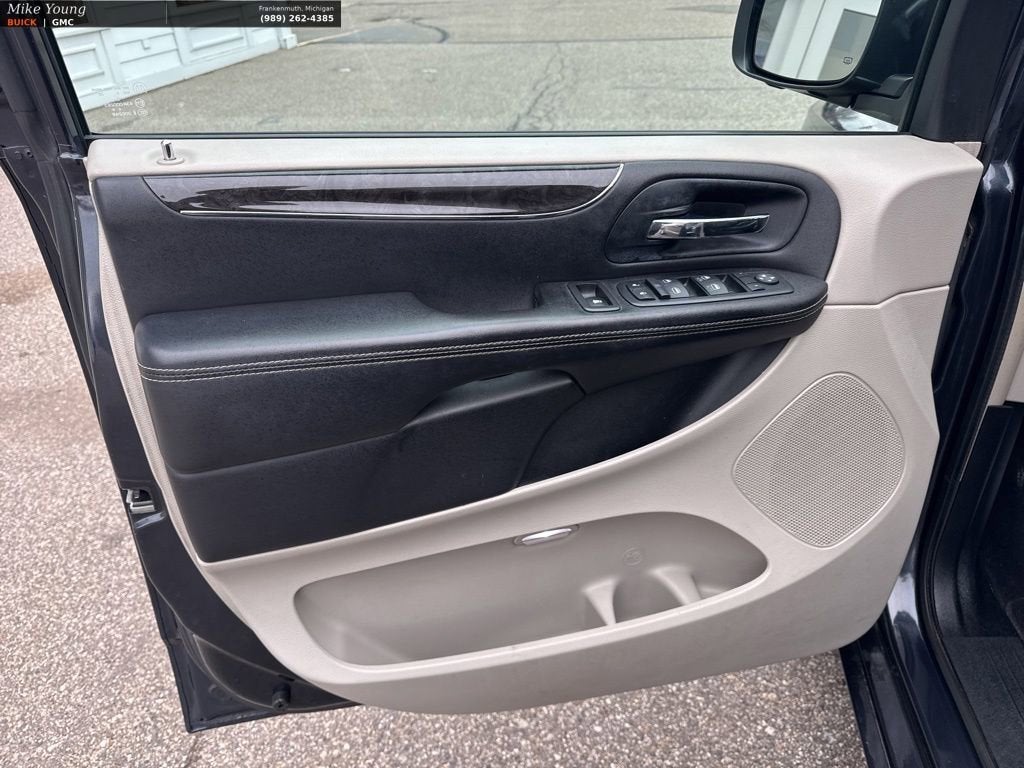 2013 Chrysler Town & Country Touring