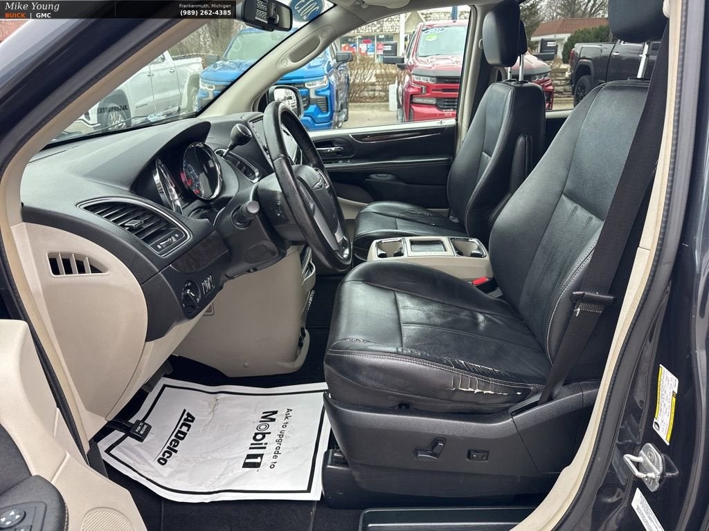 2013 Chrysler Town & Country Touring