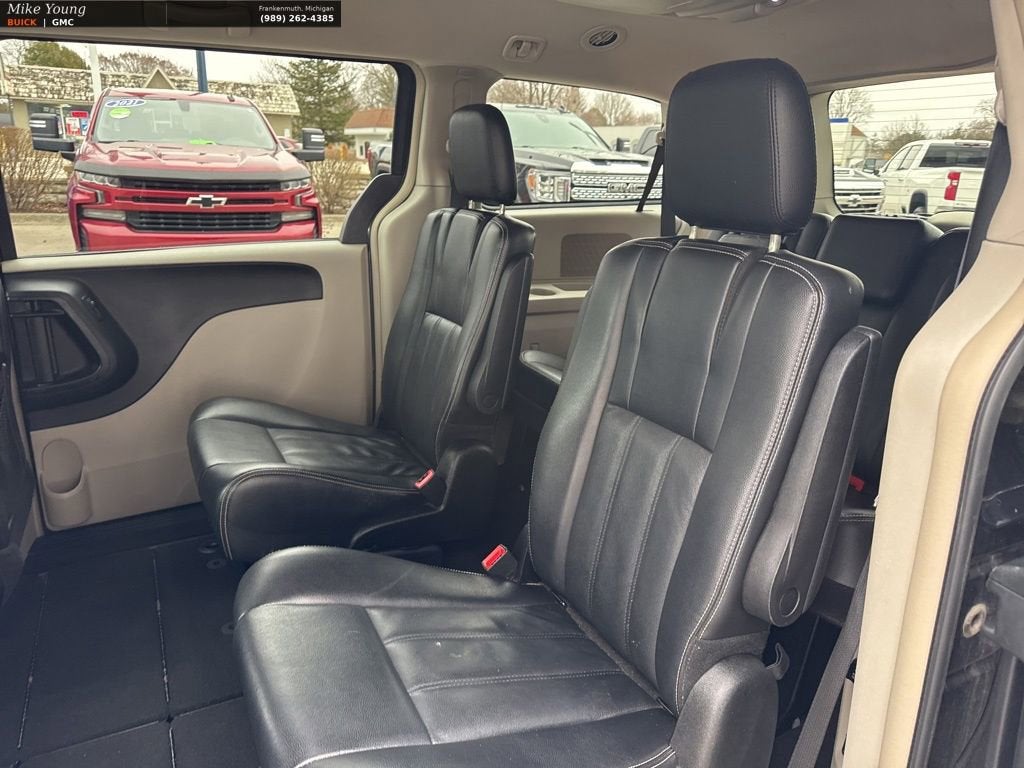 2013 Chrysler Town & Country Touring