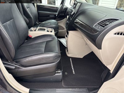 2013 Chrysler Town & Country Touring