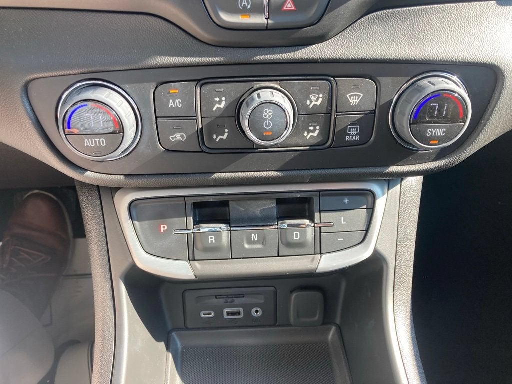 2023 GMC Terrain SLT
