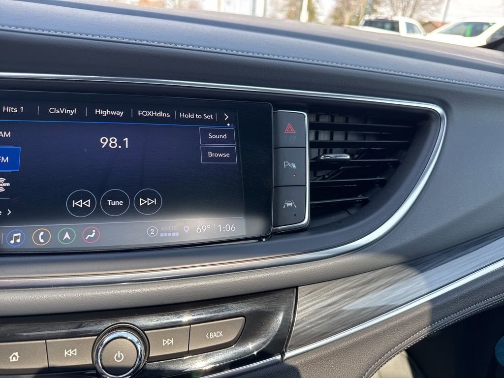 2024 Buick Enclave Essence